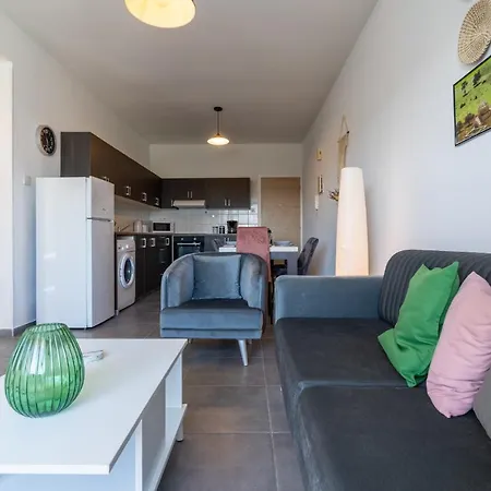 Emerald's 2-bedroom In *