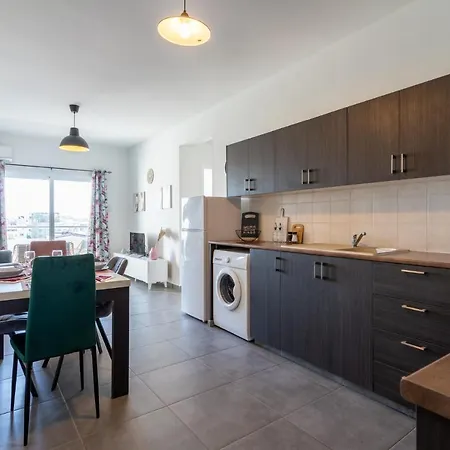 Apartment Emerald's 2-bedroom In Larnaca