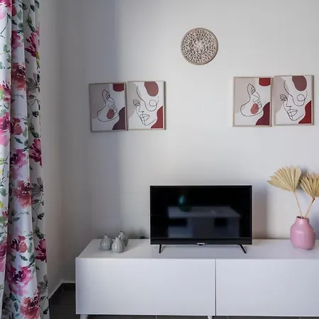 Emerald's 2-bedroom In * Larnaca