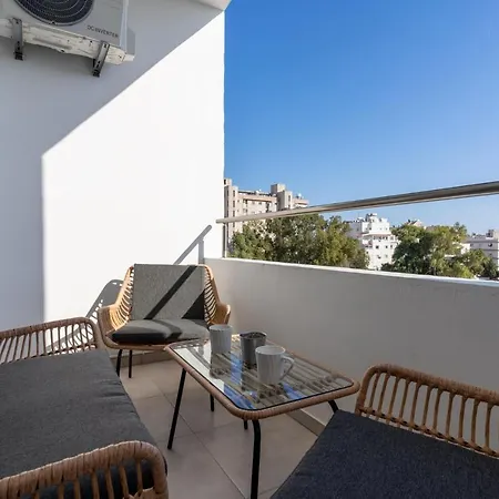 Emerald's 2-bedroom In Apartament Larnaca