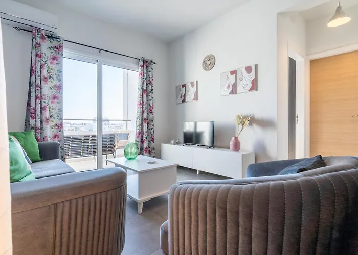 Emerald's 2-bedroom In * Λάρνακα