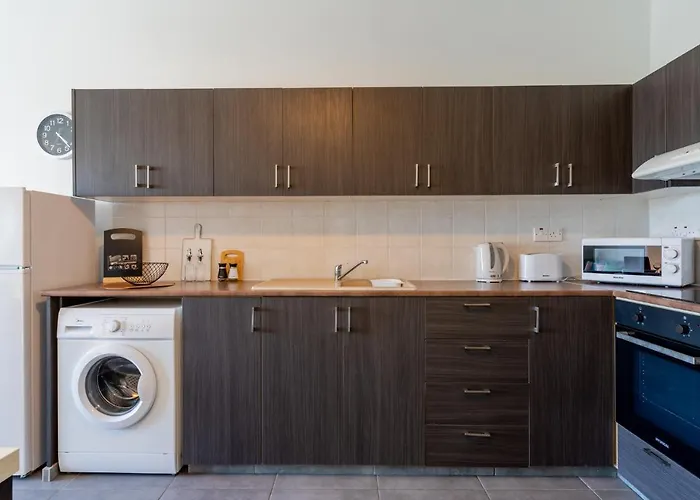 Emerald's 2-bedroom In Διαμέρισμα Λάρνακα