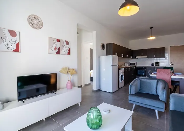 Emerald's 2-bedroom In Λάρνακα