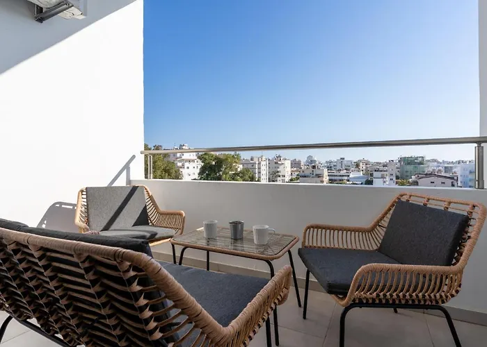 Emerald's 2-bedroom In Apartament *