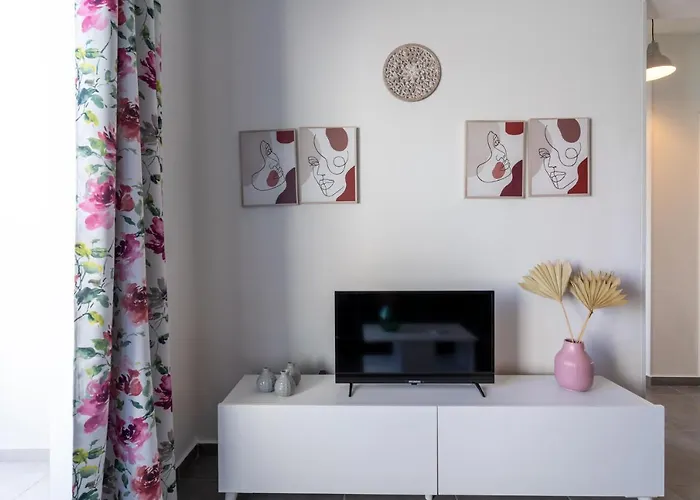 Emerald's 2-bedroom In * Λάρνακα