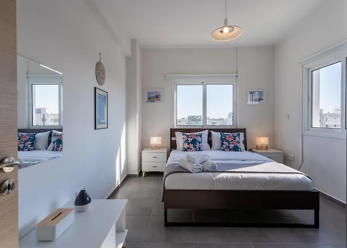 Emerald's 2-bedroom In Λάρνακα