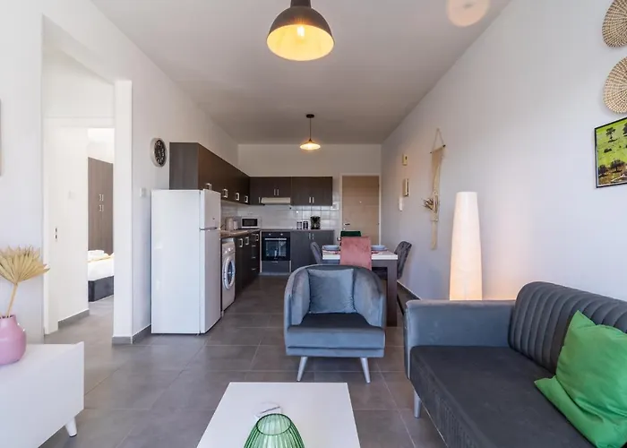 Emerald's 2-bedroom In Λάρνακα