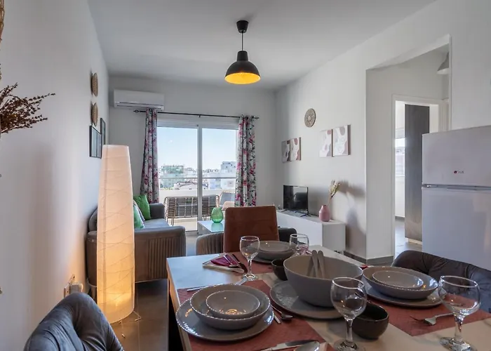 Emerald's 2-bedroom In *