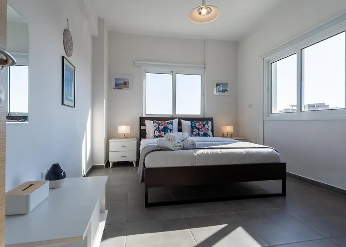 Emerald's 2-bedroom In Apartament Larnaca