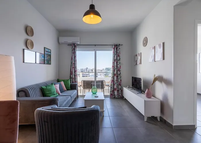 Apartament Emerald's 2-bedroom In Larnaca