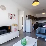 Emerald's 2-bedroom In لارنكا
