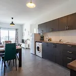 شقة Emerald's 2-bedroom In لارنكا