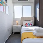 Emerald's 2-bedroom In شقة لارنكا
