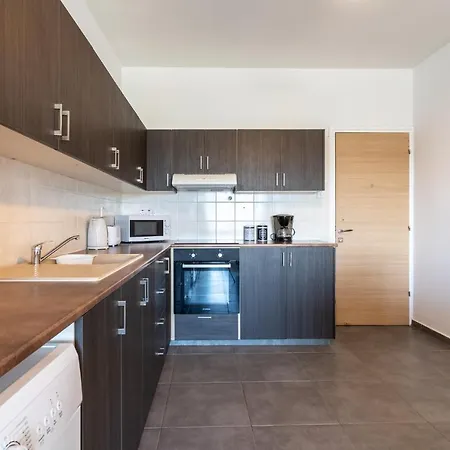 Emerald's 2-bedroom In * Λάρνακα