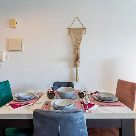 Emerald's 2-bedroom In Διαμέρισμα *