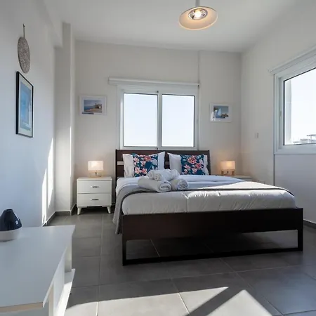 Emerald's 2-bedroom In Апартаменти Ларнака