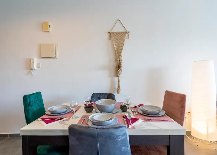 Emerald's 2-bedroom In Appartamento *