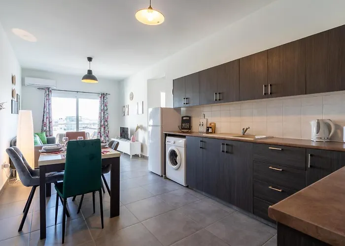 Apartment Emerald's 2-bedroom In Larnaca